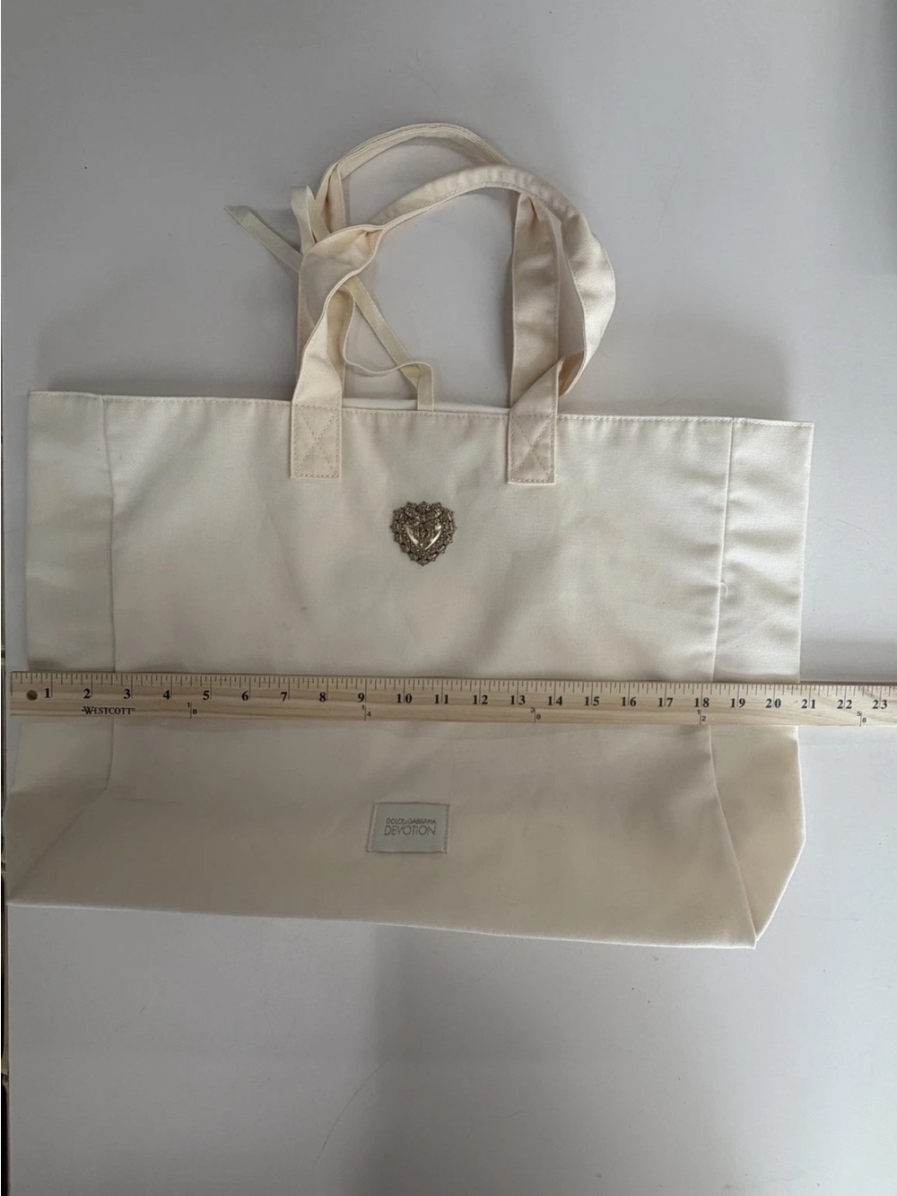Dolce & Gabbana Cream Tote with Decorative Heart Emblem - Picture 4 of 7